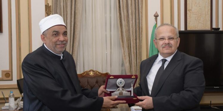 رئيس جامعة القاهرة يستقبل رئيس القطاع الديني بوزارة الأوقاف