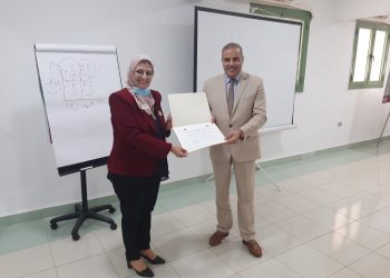 رئيس جامعة الأزهر يشهد تخريج الدورة التدريبية السابعة من قيادات المستقبل بمركز التدريب والتطوير