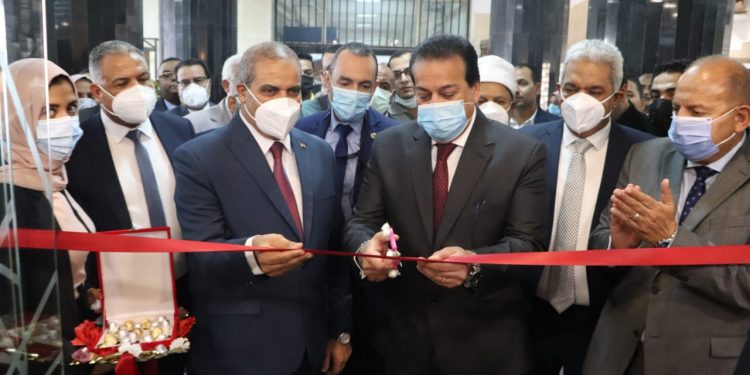  وزير التعليم العالي والبحث العلمي يفتتح وحدة التحكم الرئيسة بجامعة الأزهر