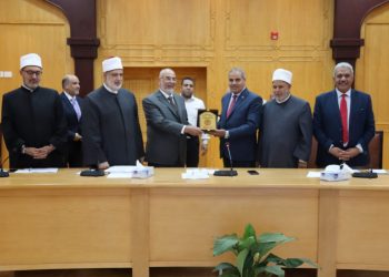 مجلس جامعة الأزهر يكرم العمداء ويشيد باستضافة الجامعة لاجتماع المجلس الأعلى للجامعات