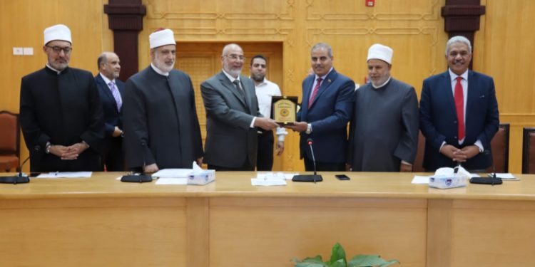 مجلس جامعة الأزهر يكرم العمداء ويشيد باستضافة الجامعة لاجتماع المجلس الأعلى للجامعات