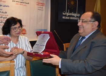 الدكتورة مها حسني، عميد كلية الآداب جامعة حلوان