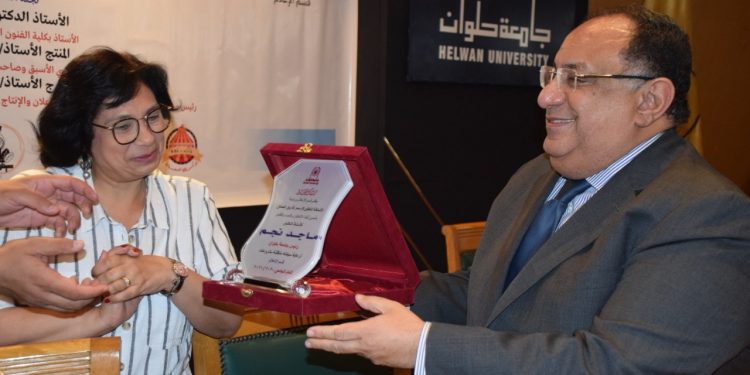 الدكتورة مها حسني، عميد كلية الآداب جامعة حلوان