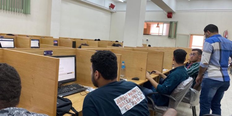 جامعة حلوان: بدء اختبارات القبول بالجامعات الأهلية بمركز الاختبارات الإلكترونية