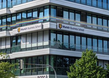 براتب شهري.. كلية ميونيخ للأعمال تقدم منحة لطلاب البكالوريوس والماجستير