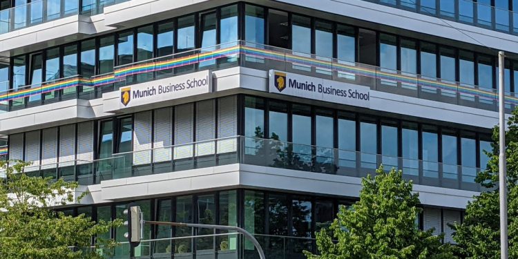 براتب شهري.. كلية ميونيخ للأعمال تقدم منحة لطلاب البكالوريوس والماجستير