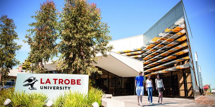 جامعة لاتروب الأسترالية تقدم منحة لطلاب البكالوريوس والماجستير