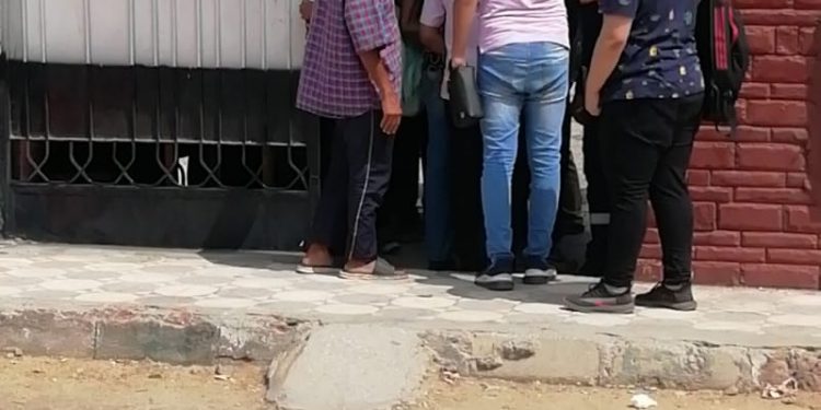 وسط إجراءات أمنية مشددة.. طلاب الثانوية العامة بالدقي يؤدون امتحان الديناميكا