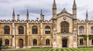 خريجو برامج الاقتصاد في المملكة المتحدة الأعلى راتبا