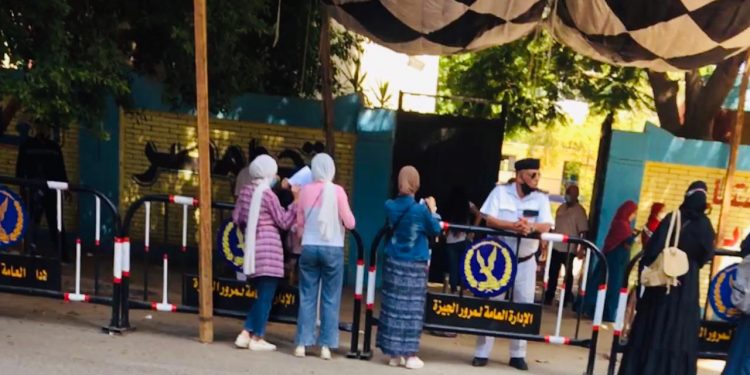 بالتزامن مع انقضاء نصف الوقت.. فرحة عارمة بين طالبات الثانوية العامة بسبب "الجيولوجيا"