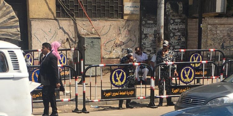 بإجراءات أمنية مشددة.. لجان الثانوية العامة بالهرم تستقبل الطلاب