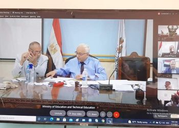 عبر الفيديو كونفرانس.. «حجازي» يطمئن على سير الامتحانات بالوادي الجديد