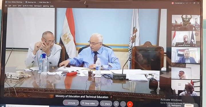 عبر الفيديو كونفرانس.. «حجازي» يطمئن على سير الامتحانات بالوادي الجديد