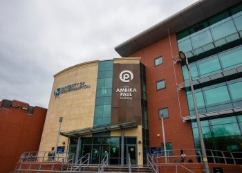 جامعة ولفر هامبتون تقدم منحة لطلاب الدكتوراه في بريطانيا