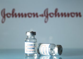 يوفر مناعة لمدة 8 شهور ضد كورونا.. دراسة علمية توضح فاعلية لقاح جونسون آند جونسون