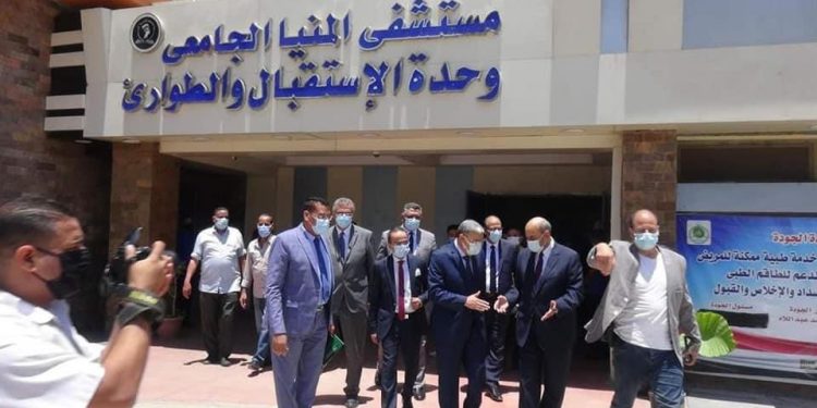 رئيس جامعة المنيا يفتتح وحدة العناية المركزة المجهزة من بنك الشفاء المصرى