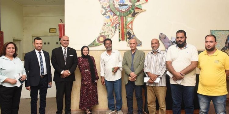 رئيس جامعة الأقصر يشهد تحكيم مشروعات التخرج بكلية الفنون الجميلة