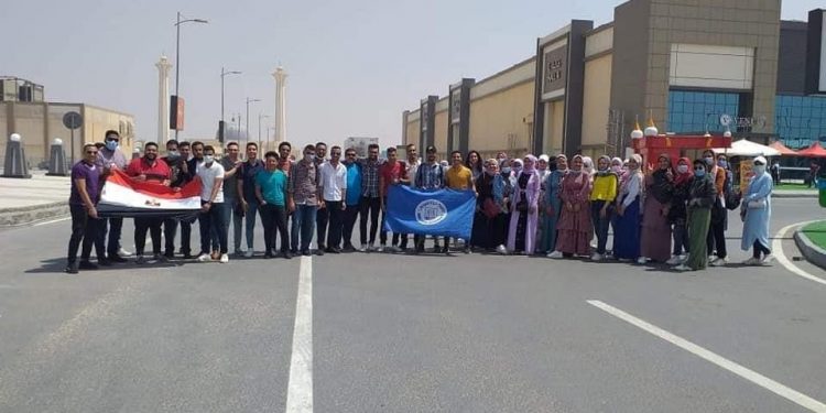 طلاب جامعة قناة السويس يواصلون زيارتهم لمعرض الكتاب