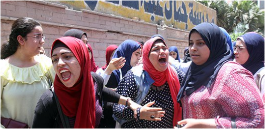 بعد الجبر والهندسة الفراغية.. حالات بكاء وحزن بين طلاب الثانوية