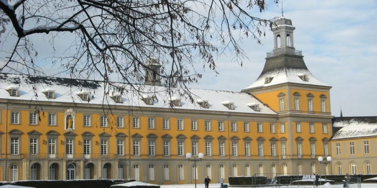 جامعة بون الألمانية تقدم منحة لطلاب الدراسات العليا في الرياضيات