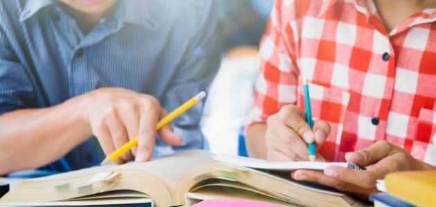 لطلاب الشعبة الأدبية.. ننشر روابط مراجعة ليلة الامتحان لمادة اللغة الإنجليزية