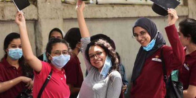 بسبب امتحان علم النفس والاجتماع.. سعادة واحتفالات على مواقع التواصل الاجتماعي 