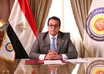 وزير التعليم العالي: «أنا جبت 87% ودخلت طب أسنان»