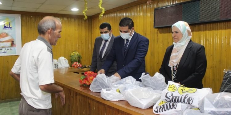 إقبال كثيف على قافلة "آداب عين شمس" لمحو الأمية بـ"الموسكي"