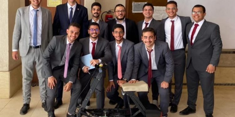 طلاب هندسة المطرية يبدعون في تنفيذ أسكوتر ذكي قابل للطي.. "ابتكار مصري ينافس العالمية"