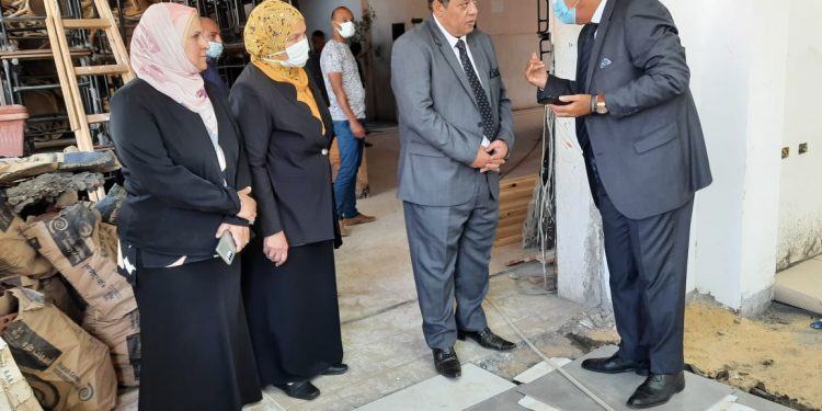 نائب رئيس جامعة عين شمس يتابع تطورات التجديدات الإنشائية بكلية الآداب