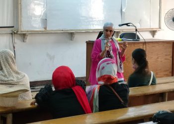 إقبال طلابي على المحاضرة التعريفية لمركز التوظيف بجامعة عين شمس