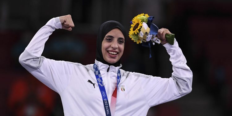 الرئيس يوجه بإطلاق اسم بطلة الجامعة البريطانية فريال عبد العزيز على كوبري جديد