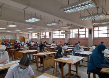 الطلاب:  دورات تأهيل اختبارات قدرات فنون جميلة خدعة والامتحان خالي من الاسئلة النظرية