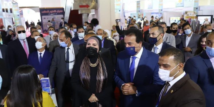 وزيرا التعليم العالي والتجارة والصناعة يفتتحان النسخة الخامسة لمعرض التعليم