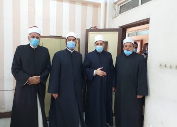 وكيل الأزهر يتابعُ ويتفقد مراكزَ تصحيحِ الشهادةِ الثانوية