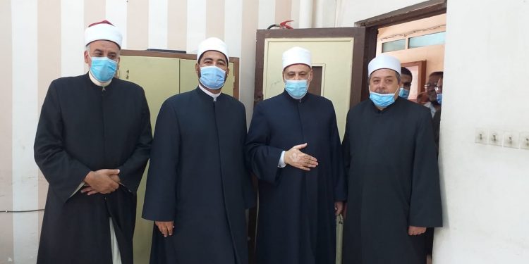 وكيل الأزهر يتابعُ ويتفقد مراكزَ تصحيحِ الشهادةِ الثانوية