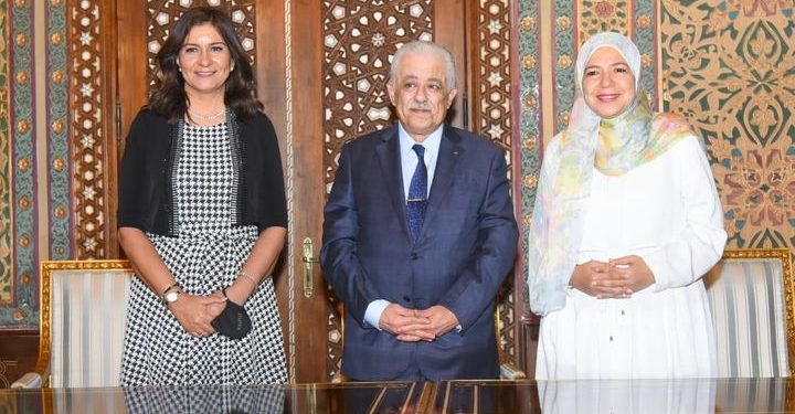 نبيلة مكرم: إتاحة مناهج اللغة العربية والتربية الدينية عبر "اتكلم عربي" يحافظ على الهوية المصرية