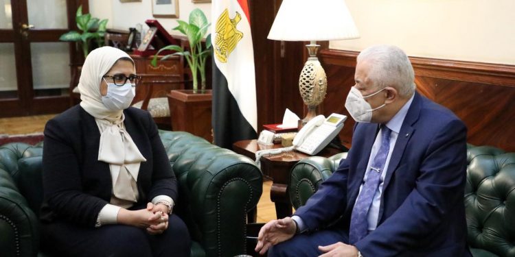 وزيرا الصحة والتعليم يبحثان سبل توفير الوجبات الغذائية لطلاب المدارس