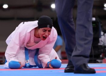 وزير الرياضة يهنئ فريال عبد العزيز بذهبية الكاراتيه بأولمبياد طوكيو