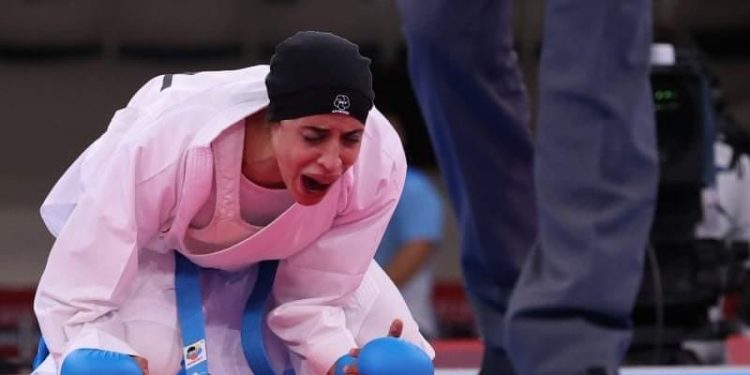 وزير الرياضة يهنئ فريال عبد العزيز بذهبية الكاراتيه بأولمبياد طوكيو