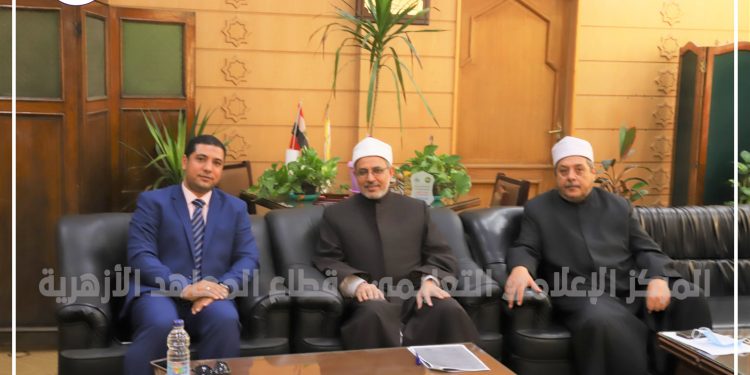 رئيس قطاع المعاهد الأزهرية يبحثُ آلياتِ التعاونِ في المشروعِ القوميِ لمحوِ الأمية مع رئيسِ الهيئةِ العامةِ لتعليمِ الكِبار