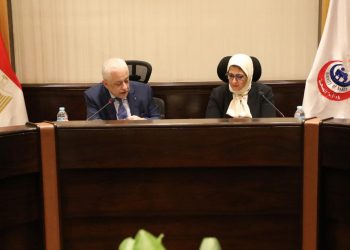 "هالة زايد" توجه بإتاحة أغذية صحية داخل منافذ البيع بالمدارس