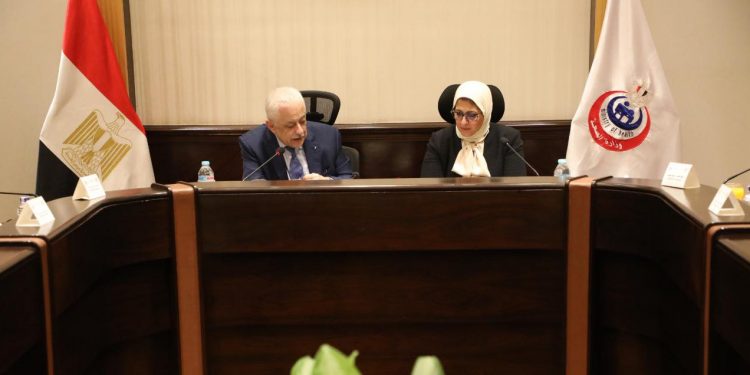 "هالة زايد" توجه بإتاحة أغذية صحية داخل منافذ البيع بالمدارس