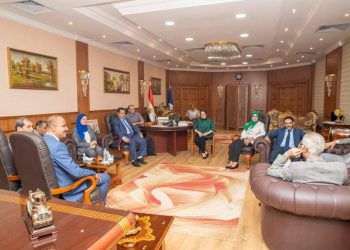 مستشار رئيس جامعة الأزهر يشارك في اجتماع المديرين التنفيذيين لتكنولوجيا المعلومات بالجامعات المصرية لمناقشة ملف التحول الرقمي