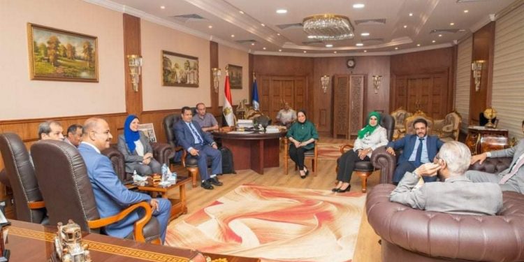 مستشار رئيس جامعة الأزهر يشارك في اجتماع المديرين التنفيذيين لتكنولوجيا المعلومات بالجامعات المصرية لمناقشة ملف التحول الرقمي