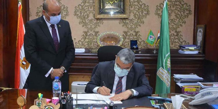 محافظ المنيا: تخفيض درجات القبول بمدارس التعليم الثانوي العام والفني