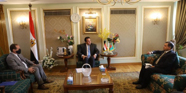 التعليم العالي تبحث زيادة المنح لطلاب بنجلاديش