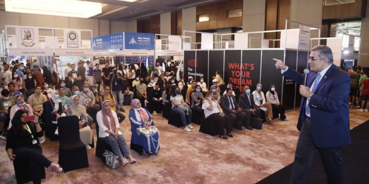 رئيس جامعة الجلالة : إقبال كبير من طلاب الشهادات المعادلة على المرحلة الأولى لتنسيق الجامعات الأهلية