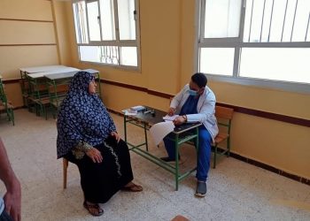 علاج 452 حالة في قافلة جامعة القناة بالإسماعيلية