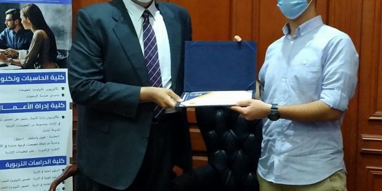 تنسيق الجامعات 2021.. الجامعة المصرية للتعلم الإلكتروني الأهلية تكرم أوائل الثانوية الأزهرية